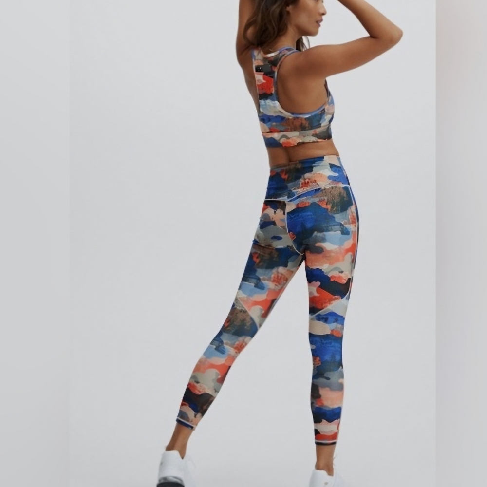 Fabletics Size L Set High-Waisted Anywhere Leggings (7/8) + On-The-Go Sport Bra